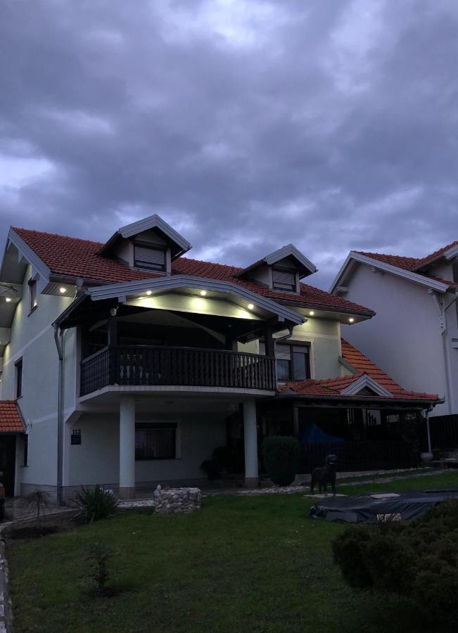 Sobe Darko Cindric Hotell Karlovac Exteriör bild
