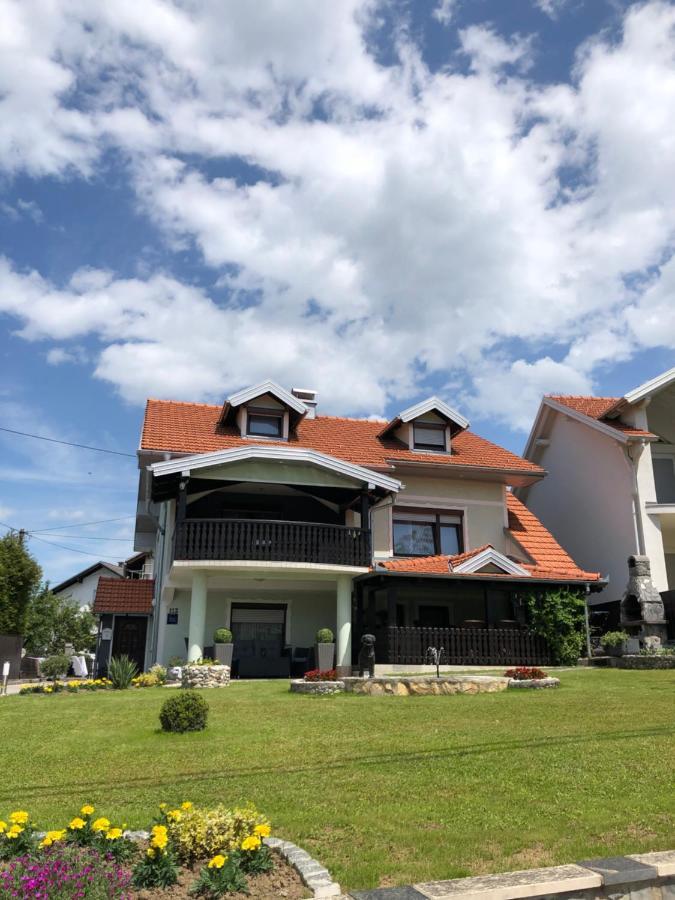 Sobe Darko Cindric Hotell Karlovac Exteriör bild