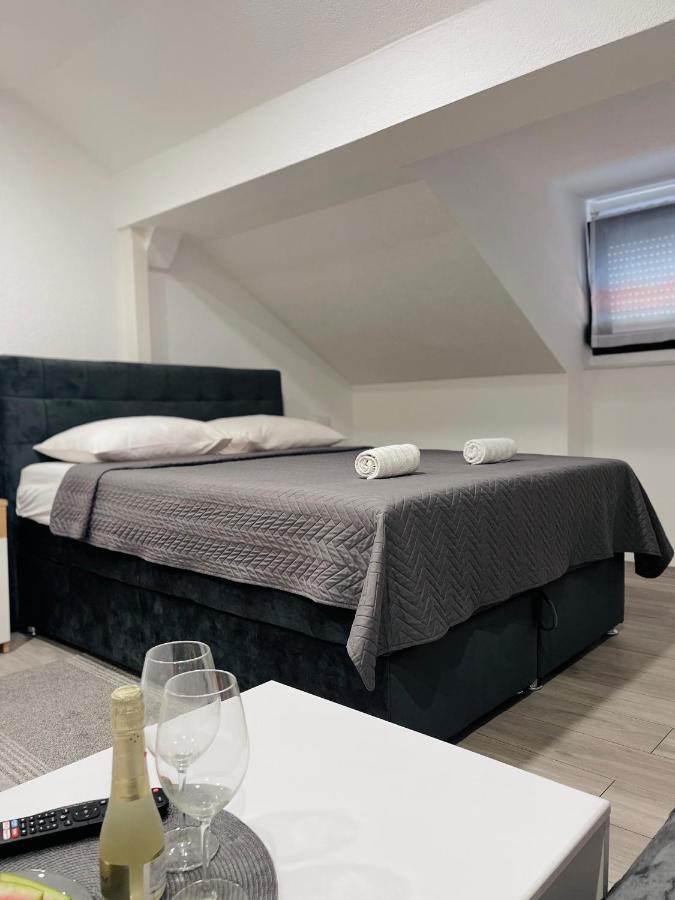 Sobe Darko Cindric Hotell Karlovac Exteriör bild