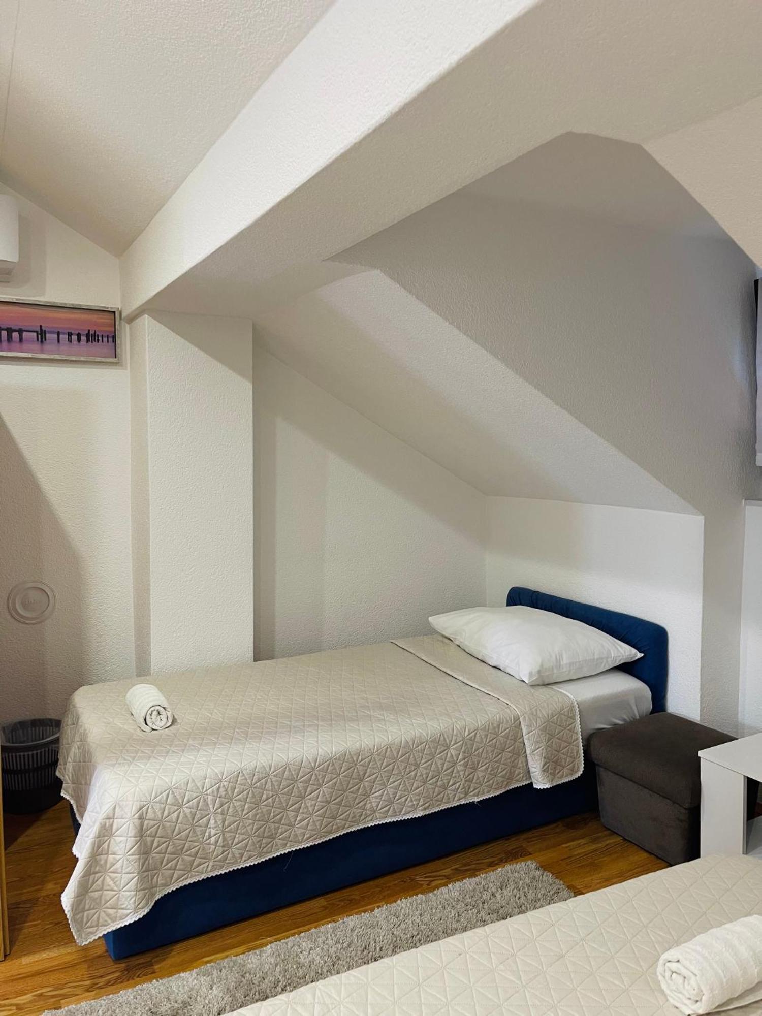 Sobe Darko Cindric Hotell Karlovac Exteriör bild