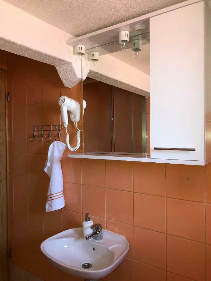Sobe Darko Cindric Hotell Karlovac Exteriör bild