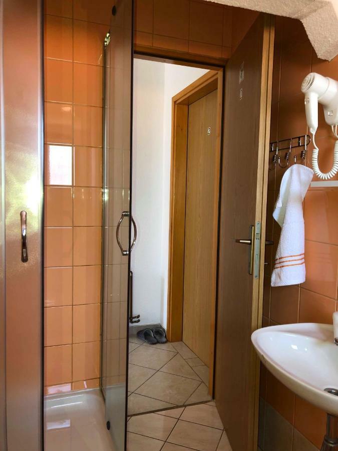 Sobe Darko Cindric Hotell Karlovac Exteriör bild