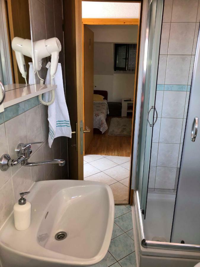 Sobe Darko Cindric Hotell Karlovac Exteriör bild